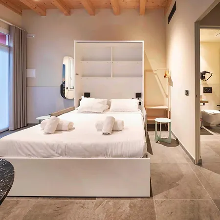 Guest house Italianflat - Verona's River, Free Parking For Car & Bike, Nature, Relax Verona