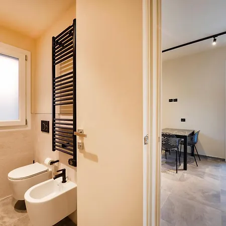 Guest house Italianflat - Verona's River, Free Parking For Car & Bike, Nature, Relax Verona