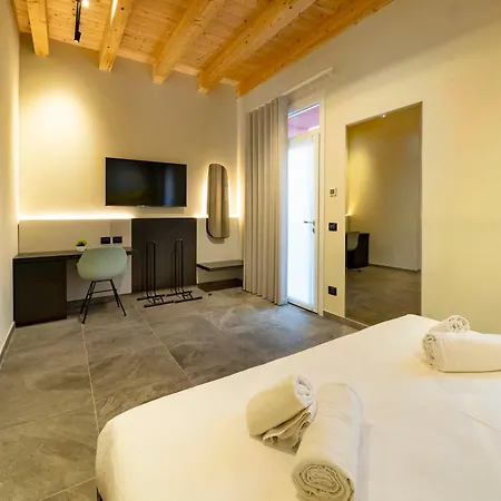 Guest house Italianflat - Verona's River, Free Parking For Car & Bike, Nature, Relax *