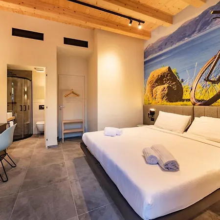 Guest house Italianflat - Verona's River, Free Parking For Car & Bike, Nature, Relax *