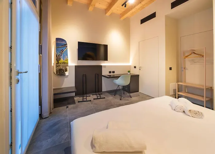 בית הארחה Italianflat - Verona's River, Free Parking For Car & Bike, Nature, Relax
