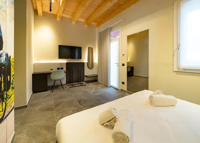 בית הארחה Italianflat - Verona's River, Free Parking For Car & Bike, Nature, Relax 3*